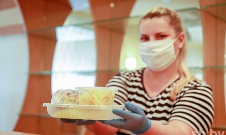 Комбинат школьного питания, кроме учебных заведений, теперь доставляет еду медикам и другим госучреждениям